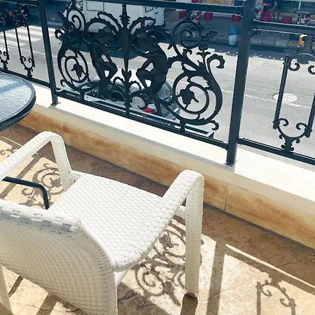 Avenue Hotel 2*